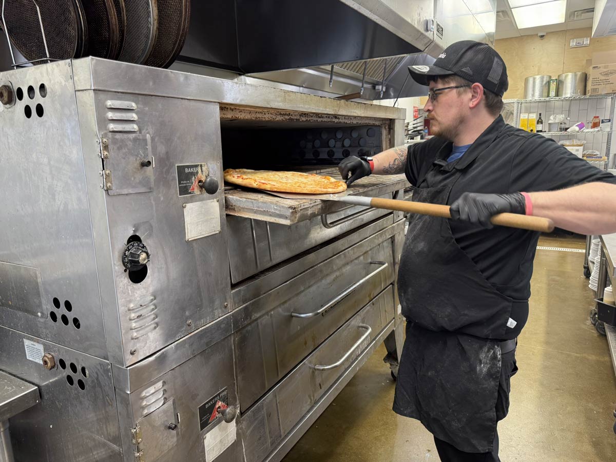 Our Original Bakers Pride Ovens: The Secret to Perfect Pizza & Pasta<br />
